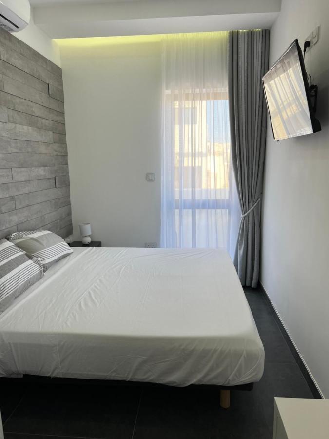 Cosy & Modern Top Floor 1-Bedroom Apartment St. Paul's Bay Esterno foto
